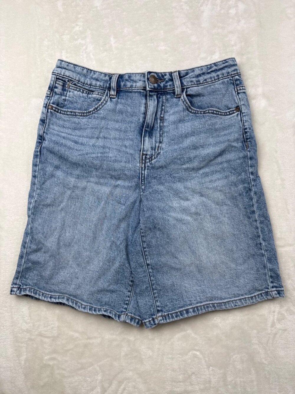 Wrangler Women’s Denim Jean Shorts Size 6 Light Wash Vintage Style Comfortable